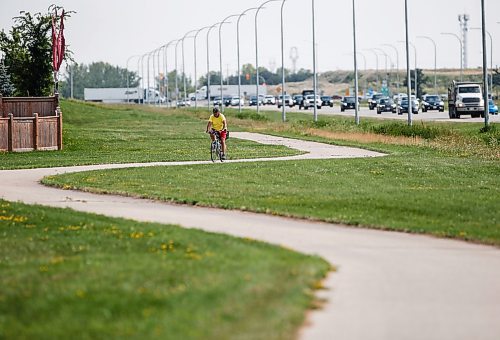 JOHN WOODS / FREE PRESS
The intersection of Waverley and Kenaston Blvd. photographed from the bike path that runs beside the south section of Kenaston Monday, August 6, 2024. A male was taken to hospital after rear ending a vehicle on Friday, and died later that day.

Reporter: chris