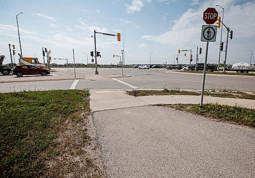 JOHN WOODS / FREE PRESS
The intersection of Waverley and Kenaston Blvd. photographed from the bike path that runs beside the south section of Kenaston Monday, August 6, 2024. A male was taken to hospital after rear ending a vehicle on Friday, and died later that day.

Reporter: chris