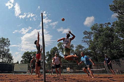 06082024
Brandon Fire and Emergency Services employees and Brandon Public-Safety Communications Centre employees play volleyball at Stanley Park on a sunny Tuesday.
(Tim Smith/The Brandon Sun)