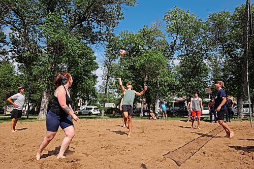 06082024
Brandon Fire and Emergency Services employees and Brandon Public-Safety Communications Centre employees play volleyball at Stanley Park on a sunny Tuesday.
(Tim Smith/The Brandon Sun)