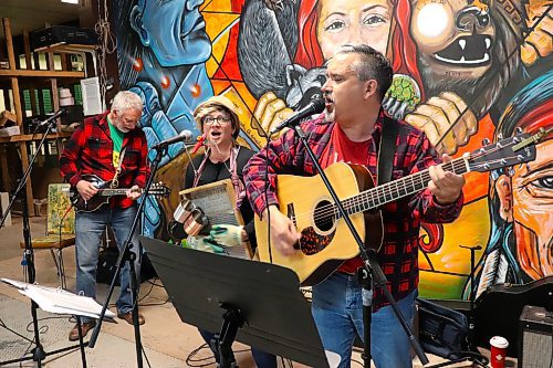 Members of the Wheat City Jug Band perform at the Building Re-Fit Store Saturday morning for the Community Health and Housing Association’s first Global Market of the season. (Kyle Darbyson/The Brandon Sun)