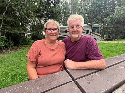 CJ's Snack Shack and Mini Golf owners Susan and Lorne Green have built up the business over the last nine years.  (Matt Goerzen/The Brandon Sun)