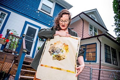 NIC ADAM / FREE PRESS
Local artist Ash Alberg, pictured outside her home Thursday with a colour wheel she made with dyes from her garden. 
240808 - Thursday, August 08, 2024.

Reporter: Maggie