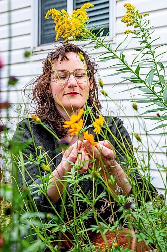 NIC ADAM / FREE PRESS
Local artist Ash Alberg, pictured in her garden Thursday, has created a new curriculum for arts teachers across the province and the public on natural dyes and projects in classrooms. 
240808 - Thursday, August 08, 2024.

Reporter: Maggie