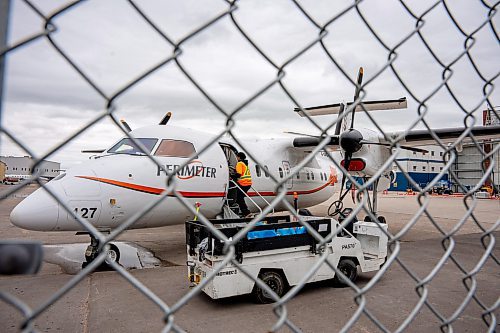 NIC ADAM / FREE PRESS
Perimeter Aviation workers prepare planes before takeoff at the newly renovated Perimeter terminal Thursday.
240808 - Thursday, August 08, 2024.

Reporter: Martin