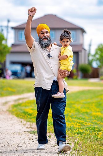 NIC ADAM / FREE PRESS
NDP Leader Jagmeet Singh waves to supporters at White Spruce Park before setting up campaign signs in for the upcoming Elmwood-Transcona byelection.
240809 - Friday, August 09, 2024.

Reporter: Aaron