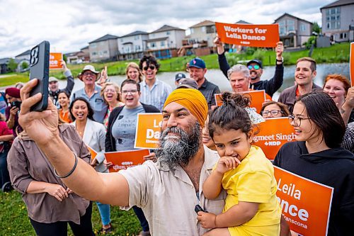 NIC ADAM / FREE PRESS
NDP Leader Jagmeet Singh takes a selfie with supporters at White Spruce Park before setting up campaign signs in for the upcoming Elmwood-Transcona byelection.
240809 - Friday, August 09, 2024.

Reporter: Aaron