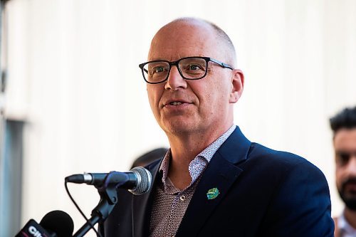 MIKAELA MACKENZIE / FREE PRESS

	
Mayor Scott Gillingham speaks at the ribbon-cutting for Duffy&#x573; Taxi&#x573; new building on Notre Dame on Monday, Aug. 12, 2024.

For Aaron Epp story.