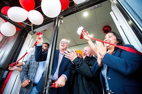 MIKAELA MACKENZIE / FREE PRESS

	
Mayor Scott Gillingham and Duffy&#x573; Taxi road supervisor Barry Homenick cut the ribbon at Duffy&#x573; Taxi&#x573; new building on Notre Dame on Monday, Aug. 12, 2024.

For Aaron Epp story.