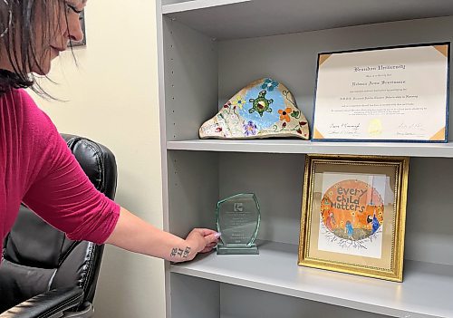 Brandon's Rebecca Sourisseau, a psychiatric nurse, places her 2024 provincial Award of Excellence in Psychiatric Nursing Practice in the clinical category. It is an annual award presented by the Registered Psychiatric Nurses’ Foundation. (Michele McDougall/The Brandon Sun)