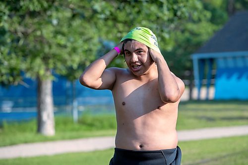 BROOK JONES / FREE PRESS
Brad Courchene, 17, who is from Sagkeeng First Nation, puts on his swim cap moments before the start of the Free Spirit Sprint Triathlon in Pinawa, Man., Sunday, Aug. 11, 2024.