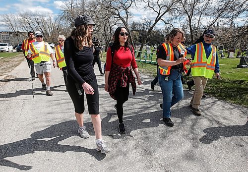 JOHN WOODS / FREE PRESS
Britt Moberg, red, friends, family and the Bear Clan searched near the Red River and Chief Peguis Trail for the remains of her father Earl Morberg who disappeared late December when he wandered away from his home in Winnipeg, Sunday, May 5, 2024.

Reporter: tyler