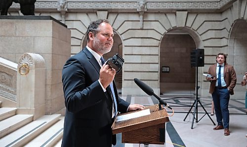 Ruth Bonneville / Free Press

local - justice minister - electronic monitoring

Justice Minister Matt Wiebe holds press conference Wednesday in the rotunda at the Legislative Building about reimplementing electronic monitoring devices on repeat offenders.  

ELECTRONIC MONITORING: The province sends news release on beefed-up electronic monitoring for offenders.

 Aug 14th, 2024
