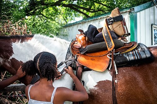 MIKAELA MACKENZIE / FREE PRESS

	
Raelene Husbands (12) saddles Duke with Alyssa Selman&#x573; customized rig on Tuesday, Aug. 13, 2024.

For Mike McIntyre story.