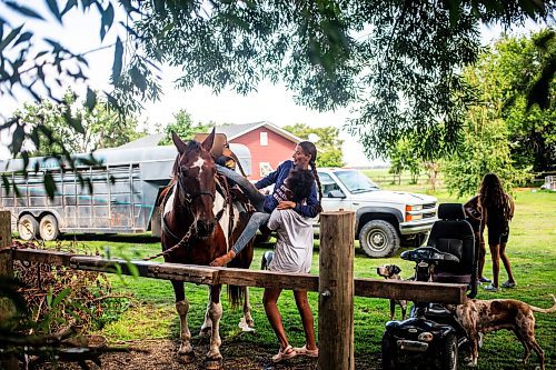 MIKAELA MACKENZIE / FREE PRESS

	
Moriah Hecot (13) helps Alyssa Selman off of her horse, Duke, on Tuesday, Aug. 13, 2024.

For Mike McIntyre story.