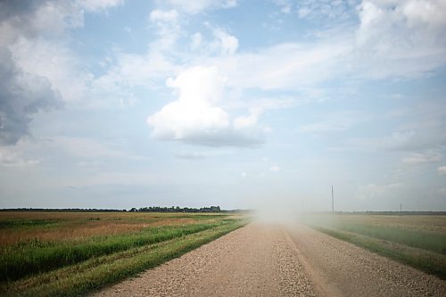 MIKAELA MACKENZIE / FREE PRESS

	
Two trucks towing horse trailers kick up a cloud of dust on the way to the Denim &amp; Dust Barrel Racing Series in Carman on Tuesday, Aug. 13, 2024.

For Mike McIntyre story.