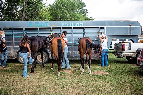 MIKAELA MACKENZIE / FREE PRESS

	
Ari Selman (left), Moriah Hector, and Amy Scott get the horses ready at the Denim &amp; Dust Barrel Racing Series in Carman on Tuesday, Aug. 13, 2024.

For Mike McIntyre story.