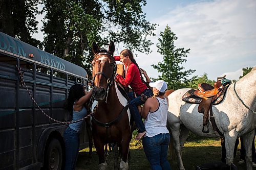 MIKAELA MACKENZIE / FREE PRESS

	
Amy Scott helps her sister Alyssa Selman get up into her saddle before warming up at the Denim &amp; Dust Barrel Racing Series in Carman on Tuesday, Aug. 13, 2024.

For Mike McIntyre story.