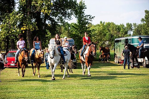 MIKAELA MACKENZIE / FREE PRESS

	
Alyssa Selman and ther girls she rides with and mentors ride out to warm up at the Denim &amp; Dust Barrel Racing Series in Carman on Tuesday, Aug. 13, 2024.

For Mike McIntyre story.