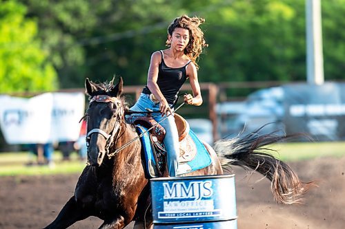 MIKAELA MACKENZIE / FREE PRESS

	
Ari Selman races on Kohl, placing in the top three in her division with a 20.9 second time, in the Denim &amp; Dust Barrel Racing Series in Carman on Tuesday, Aug. 13, 2024.

For Mike McIntyre story.