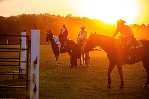 MIKAELA MACKENZIE / FREE PRESS

	
Alyssa Selman (left) and her sister, Amy Scott, watch the open races before Alyssa competes at the Denim &amp; Dust Barrel Racing Series in Carman on Tuesday, Aug. 13, 2024.

For Mike McIntyre story.