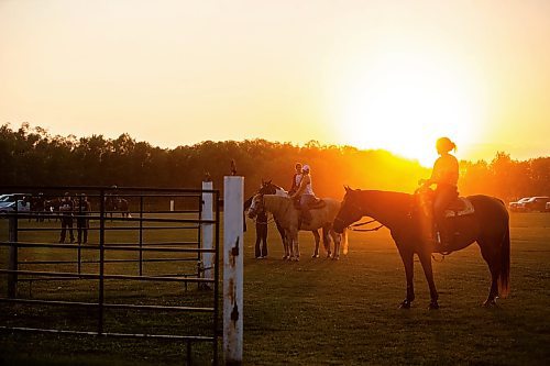 MIKAELA MACKENZIE / FREE PRESS

	
Alyssa Selman and her sister, Amy Scott, watch the open races before Alyssa competes at the Denim &amp; Dust Barrel Racing Series in Carman on Tuesday, Aug. 13, 2024.

For Mike McIntyre story.