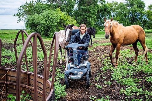 MIKAELA MACKENZIE / FREE PRESS

	
Alyssa Selman with her horses on her property near Graysville on Thursday, Aug. 8, 2024.

For Mike McIntyre story.