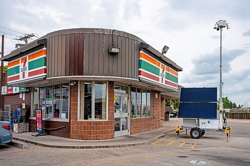 NIC ADAM / FREE PRESS
The 7-11 at Keewatin St &amp; Logan Ave pictured with a portable security system out front Wednesday. This is one of the 10 locations that is proposed to close.
240814 - Wednesday, August 14, 2024.

Reporter: Joyanne