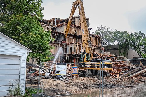 Tyler Searle / Free Press
Contractors were on site at 579 McDermot Ave. Thursday, where work was underway to complete a demolition of the crumbling warehouse. Workers were required to spray the building with water during the demolition, due to the possible presence of asbestos.