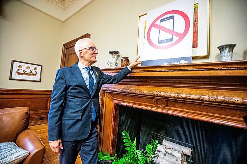 MIKAELA MACKENZIE / FREE PRESS

	
Education minister Nello Altomare shows new school signage (related to the cell phone ban) in his office at the Manitoba Legislative Building on Thursday, Aug. 15, 2024. 

For Carol story.