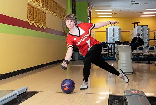 JESSICA LEE / FREE PRESS FILES

Marissa Naylor rolls a ball at Chateau Lanes on April 19, 2022. Naylor was just named to Team Canada’s bowling team.

Reporter: Mike S.