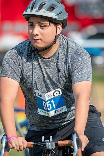 BROOK JONES / FREE PRESS
Phoenix Abraham, 15,  who is from Sagkeeng First Nations, is pictured on his bike as he competes in the Free Spirit Sprint Triathlon in Pinawa, Man., Sunday, Aug. 11, 2024.