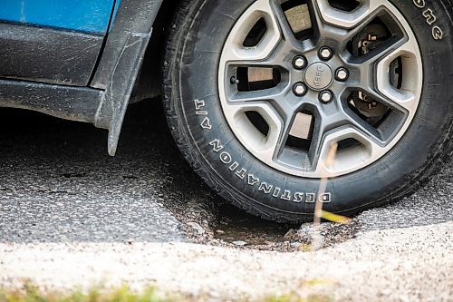 MIKAELA MACKENZIE / WINNIPEG FREE PRESS
	
A pothole at River Road and Riel Avenue on Friday, Aug. 16, 2024. 

For Joyanne story.
Winnipeg Free Press 2024