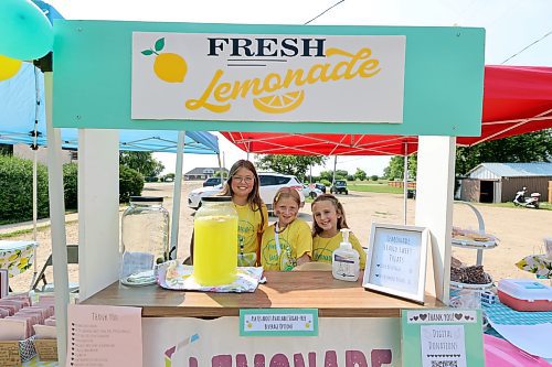 Aria Elliott, Etta Puppe, Éire Brennan are Rivers' "Lemonade Ladies." With the help of neighbour Marguerite Lapka-Woytowich and her daughter Jenna Desilets, the quintet have sold lemonade as a fundraiser for CancerCare Manitoba for the last couple of years. (Colin Slark/The Brandon Sun)