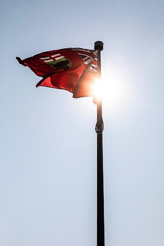 MIKAELA MACKENZIE / WINNIPEG FREE PRESS
	
The Manitoba flag flies in front of the Manitoba Legislative Building on Monday, Aug. 19, 2024. According to a Probe Research poll, 49% of Manitobans would support creating a new flag for the province.

Winnipeg Free Press 2024