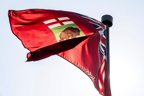 MIKAELA MACKENZIE / WINNIPEG FREE PRESS
	
The Manitoba flag flies in front of the Manitoba Legislative Building on Monday, Aug. 19, 2024. According to a Probe Research poll, 49% of Manitobans would support creating a new flag for the province.

Winnipeg Free Press 2024