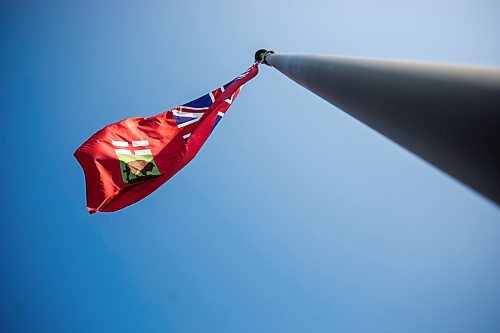 MIKAELA MACKENZIE / WINNIPEG FREE PRESS
	
The Manitoba flag flies in front of the Manitoba Legislative Building on Monday, Aug. 19, 2024. According to a Probe Research poll, 49% of Manitobans would support creating a new flag for the province.

Winnipeg Free Press 2024