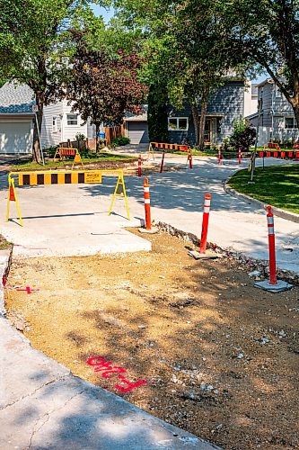 NIC ADAM / FREE PRESS
After a long wait, pothole repairs finally commence along Greensboro Bay Monday.
240819 - Monday, August 19, 2024.

Reporter:?