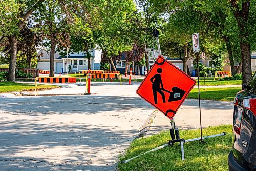 NIC ADAM / FREE PRESS
After a long wait, pothole repairs finally commence along Greensboro Bay Monday.
240819 - Monday, August 19, 2024.

Reporter:?