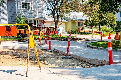 NIC ADAM / FREE PRESS
After a long wait, pothole repairs finally commence along Greensboro Bay Monday.
240819 - Monday, August 19, 2024.

Reporter:?