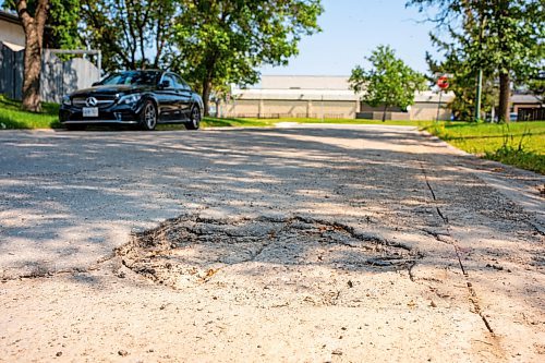 NIC ADAM / FREE PRESS
After a long wait, pothole repairs finally commence along Augusta Dr. Monday.
240819 - Monday, August 19, 2024.

Reporter:?