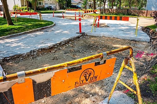 NIC ADAM / FREE PRESS
After a long wait, pothole repairs finally commence along Greensboro Bay Monday.
240819 - Monday, August 19, 2024.

Reporter:?