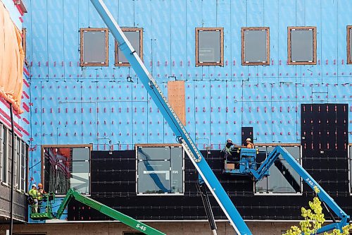 19082024
Work continues on the expansion of the Brandon Regional Health Centre on Monday. The expansion will result in 30 additional medicine beds, an expanded intensive care unit and an expanded neonatal intensive care unit.
(Tim Smith/The Brandon Sun)