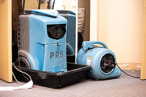 MIKAELA MACKENZIE / WINNIPEG FREE PRESS
	
The Meals on Wheels office, which has industrial fans and dehumidifiers drying it out, after a flood damaged the Holiday Towers building in downtown Winnipeg on Wednesday, Aug. 21, 2024.

For Nicole story.
Winnipeg Free Press 2024