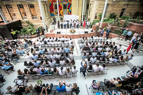 MIKAELA MACKENZIE / WINNIPEG FREE PRESS
	
The newest University of Manitoba medical class don their first white coats in a ceremony at the Max Rady College of Medicine on Wednesday, Aug. 21, 2024.

For Jura story.
Winnipeg Free Press 2024