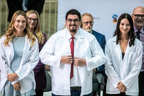 MIKAELA MACKENZIE / WINNIPEG FREE PRESS
	
Kelsey West dons his first white coat in a ceremony for the new University of Manitoba medical students at the Max Rady College of Medicine on Wednesday, Aug. 21, 2024.

For Jura story.
Winnipeg Free Press 2024