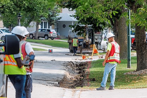 MIKE DEAL / FREE PRESS
Road construction crews work on the stretch of Augusta Drive between Lakeside Drive and Chancellor Drive which is quiet bad with at least one pothole that was about 8 inches deep and around 3 feet by 5 feet.
See Gabrielle Piche story
240820 - Tuesday, August 20, 2024.