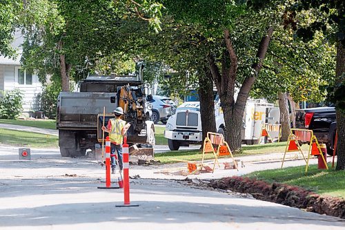 MIKE DEAL / FREE PRESS
Road construction crews work on the stretch of Augusta Drive between Lakeside Drive and Chancellor Drive which is quiet bad with at least one pothole that was about 8 inches deep and around 3 feet by 5 feet.
See Gabrielle Piche story
240820 - Tuesday, August 20, 2024.