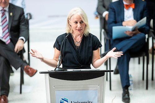 MIKAELA MACKENZIE / WINNIPEG FREE PRESS
	
Shared Health CEO Lanette Siragusa speaks to the newest University of Manitoba medical class before their white-coat ceremony at the Max Rady College of Medicine on Wednesday, Aug. 21, 2024.

For Jura story.
Winnipeg Free Press 2024