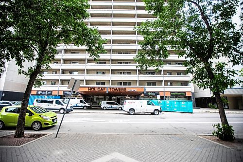 MIKAELA MACKENZIE / WINNIPEG FREE PRESS
	
The flood-damaged Holiday Towers building in downtown Winnipeg on Wednesday, Aug. 21, 2024.

For Nicole story.
Winnipeg Free Press 2024